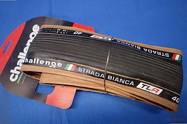 New Challenge Strada Bianca TLR 700 x 40c Gravel, Touring Bike Tire -Black/Brown